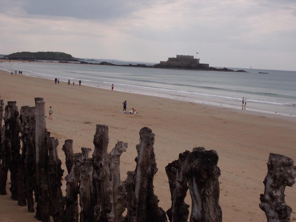 Ibis Saint Malo Plage Bagian luar foto